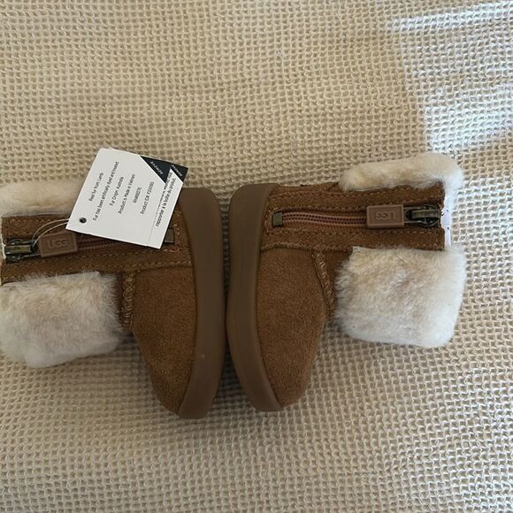 UGG Baby Ramona Boot, Size 0/1. BRAND NEW has tag but no box - Picture 5 of 14